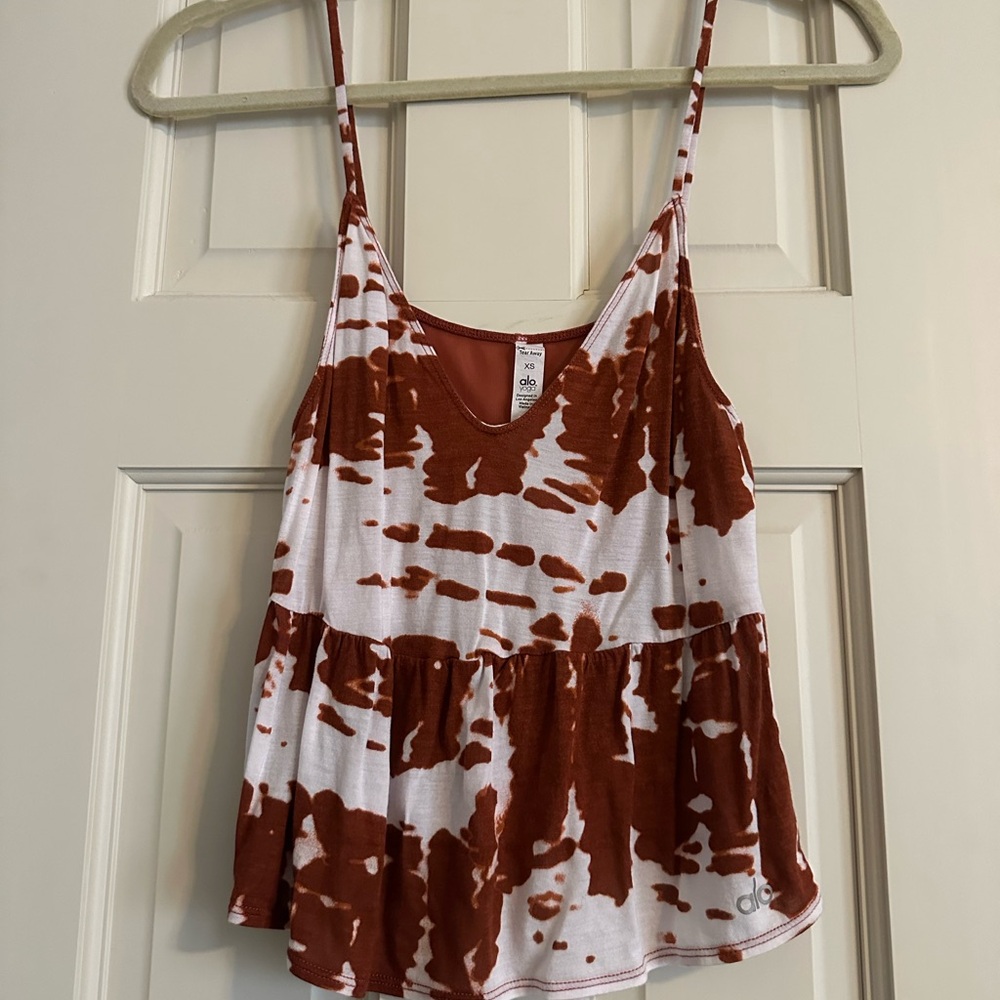 ALO Yoga Women's Red and White Tie-Dye Top